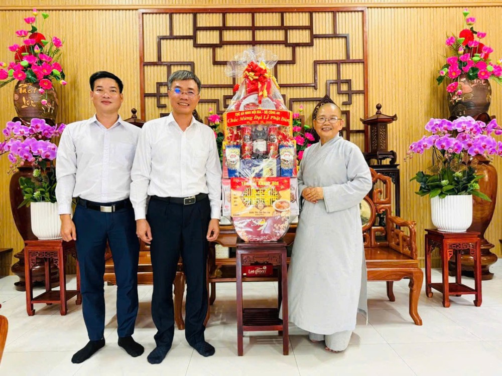 TP.HCM: Lãnh đạo các cơ quan, ban ngành thăm và chúc mừng Đại lễ Phật Đản 