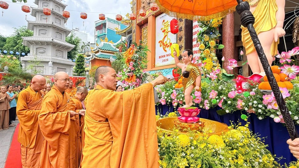 TP.HCM: Tổ đình chùa Vạn Thọ trang nghiêm cử hành Lễ tắm Phật kính mừng Đại lễ Phật đản PL.2570