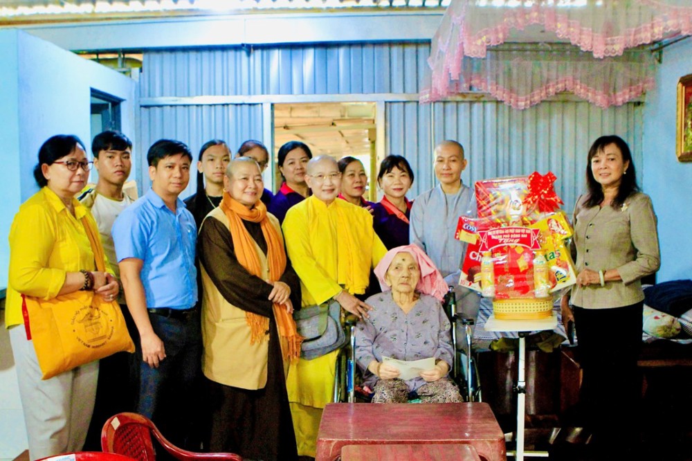 Đồng Nai: Ban Trị sự GHPGVN thành phố thăm và tri ân các Bà mẹ Việt Nam anh hùng nhân ngày sinh nhật Bác 136 năm (1890 - 2026) và Đại lễ Phật đản PL.2570