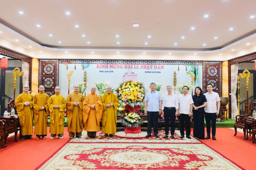 Chủ tịch UBND tỉnh Hưng Yên thăm, chúc mừng Ban Trị sự GHPGVN tỉnh nhân Đại lễ Phật đản Phật lịch 2570