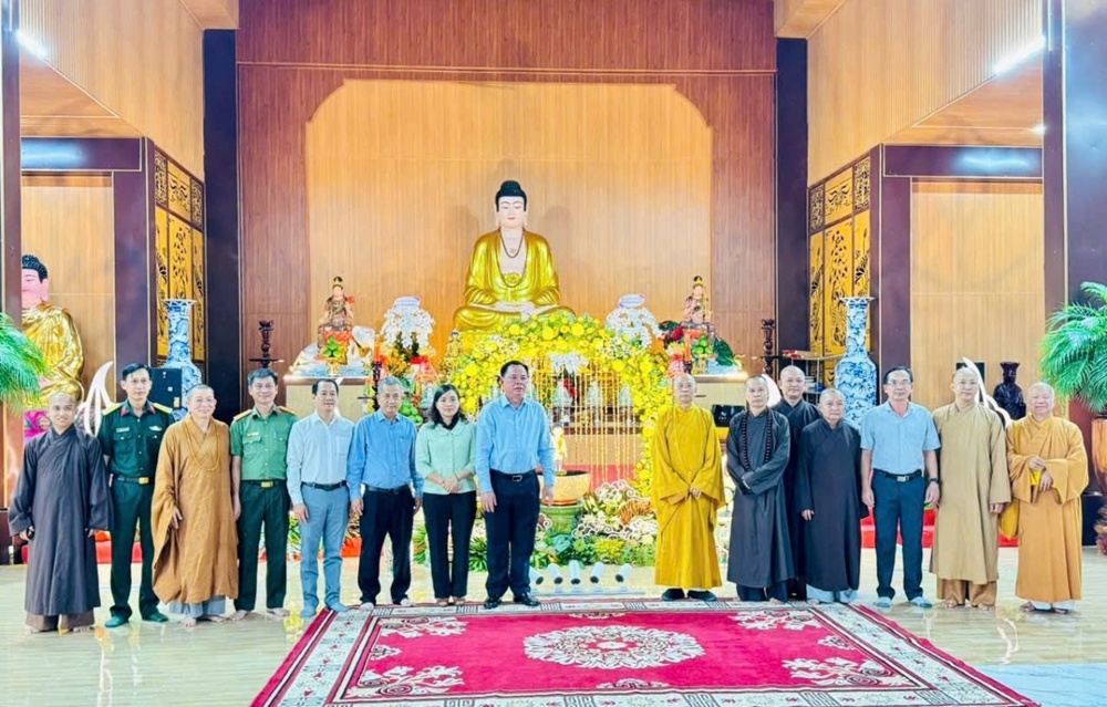 Đồng Nai: Phó Bí thư Thành ủy Võ Tấn Đức thăm, chúc mừng Phật đản Ban Trị sự