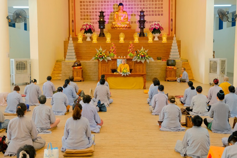 An Giang: Lắng lòng ngày Bát quan trai - Phật tử tu học an lạc tại chùa Phật Quang Phổ Chiếu