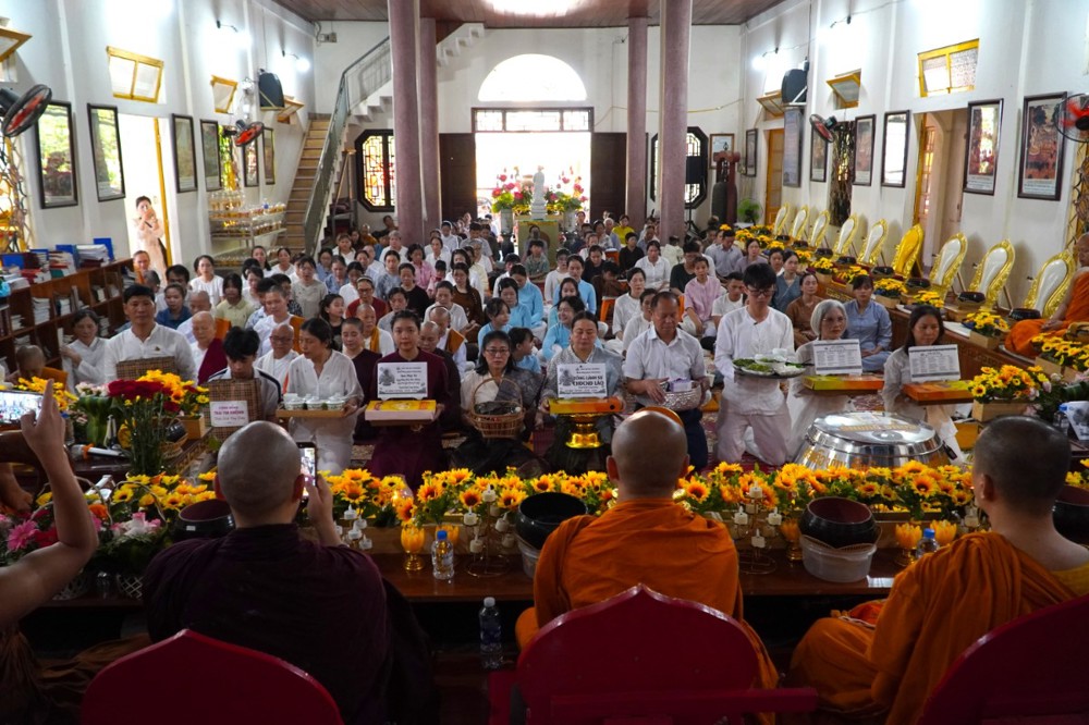Đà Nẵng: Chùa Tam Bảo trang nghiêm tổ chức Đại lễ Phật đản Tam hợp Vesak 2570, Pháp hội Đặt bát hội và Thiền hành Hoa đăng
