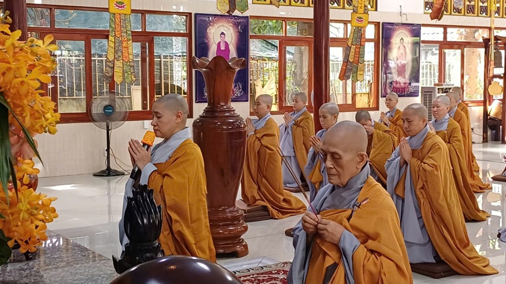 TP.HCM: Trang nghiêm lễ Bố tát đầu mùa An cư Phật lịch 2570