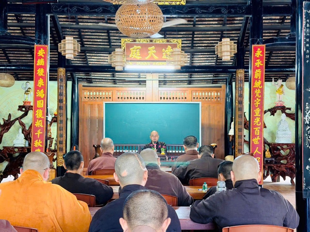 Vĩnh Long: Thượng tọa Thích Trung San quang lâm hạ trường chùa Vĩnh An chia sẻ chuyên đề “Khuyến phát Bồ-đề tâm” đến chư hành giả an cư