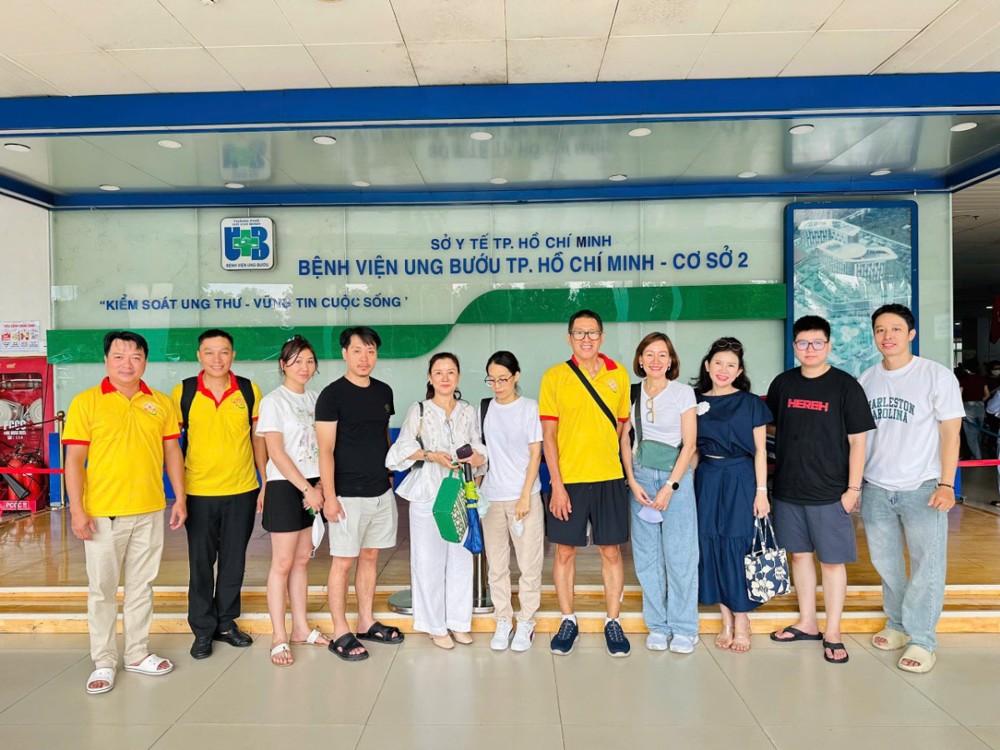 TP.HCM: Hội Từ thiện chùa Tường Nguyên thăm hỏi, động viên và hỗ trợ viện phí cho bệnh nhân ung bướu