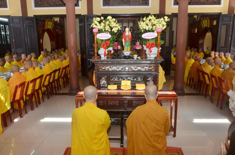 Đà Nẵng: Chư Tăng Bố tát và quá đường an cư kiết hạ tại Tổ đình Phổ Đà