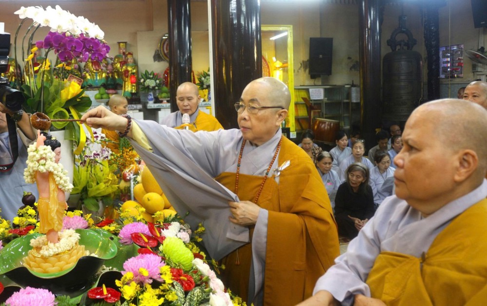 TP.HCM: Chùa Huệ Lâm trang nghiêm cử hành lễ tắm Phật nhân Đại lễ Phật đản PL.2570 – DL.2026