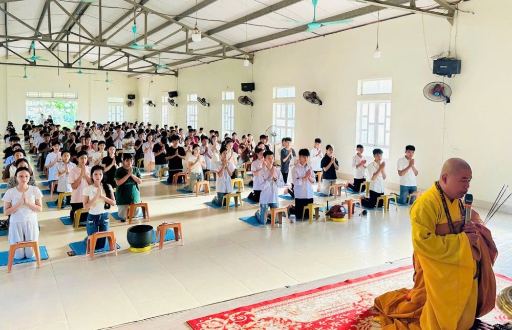 Thanh Hóa: Gần 1.000 sĩ tử về chùa Đống Cao tham dự Lễ cầu nguyện mùa thi năm học 2025–2026