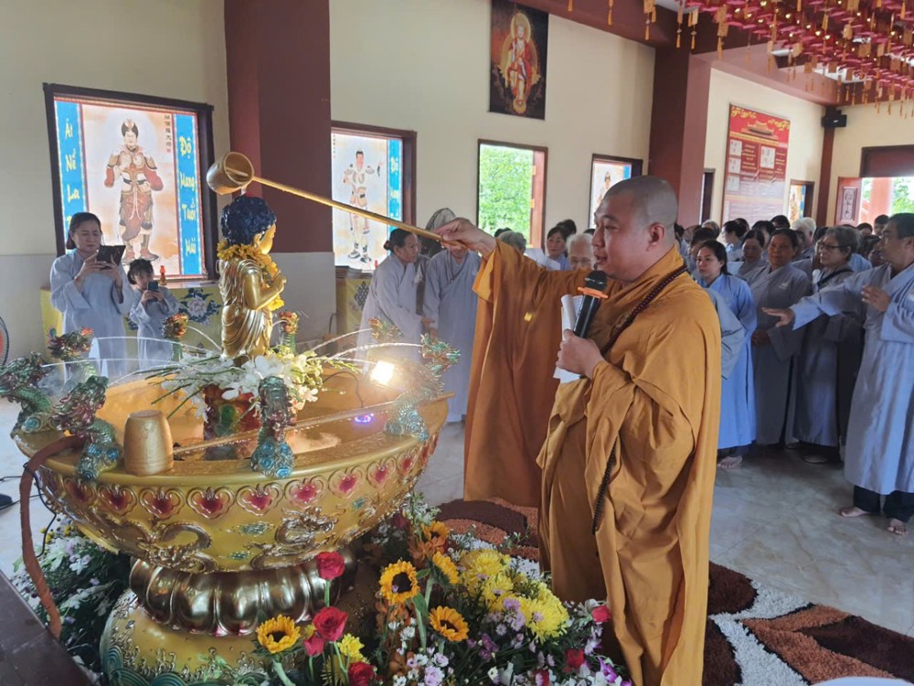 An Giang: Chùa Bửu Khánh tổ chức lễ Tắm Phật và khóa tu Bát quan trai kính mừng Phật đản PL.2570