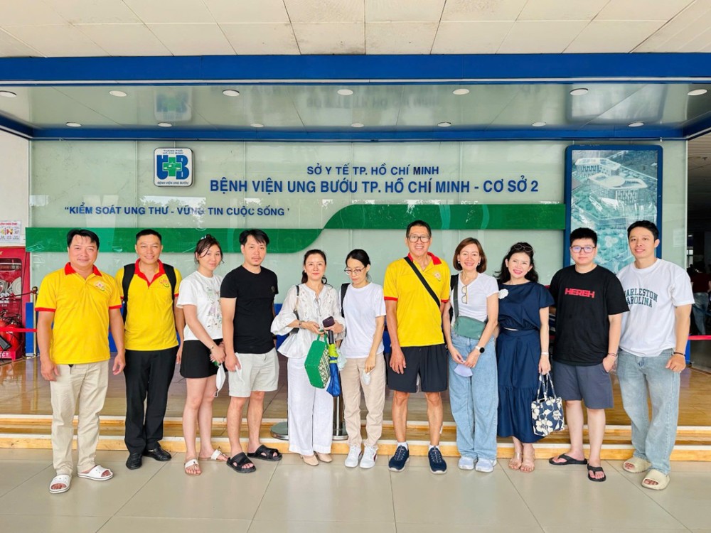 TP.HCM: Hội Từ thiện chùa Tường Nguyên thăm hỏi, động viên và hỗ trợ viện phí cho bệnh nhân ung bướu