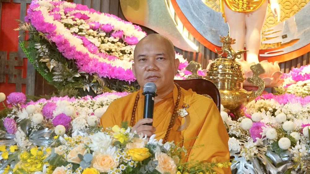 Quảng Ngãi: Thượng tọa Thích Vạn Nhơn thuyết pháp chủ đề “Ý nghĩa Phật đản sinh” tại chùa Huệ Hương