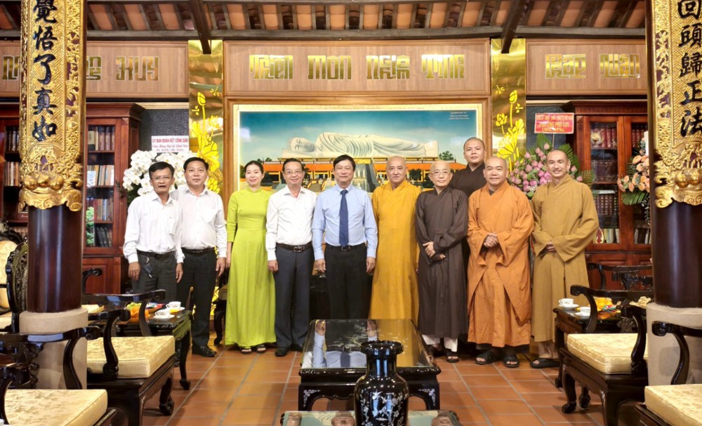 TP.HCM: Phật giáo khu vực II tiếp đoàn lãnh đạo TP.HCM, các cơ quan đến thăm, chúc mừng Phật đản 