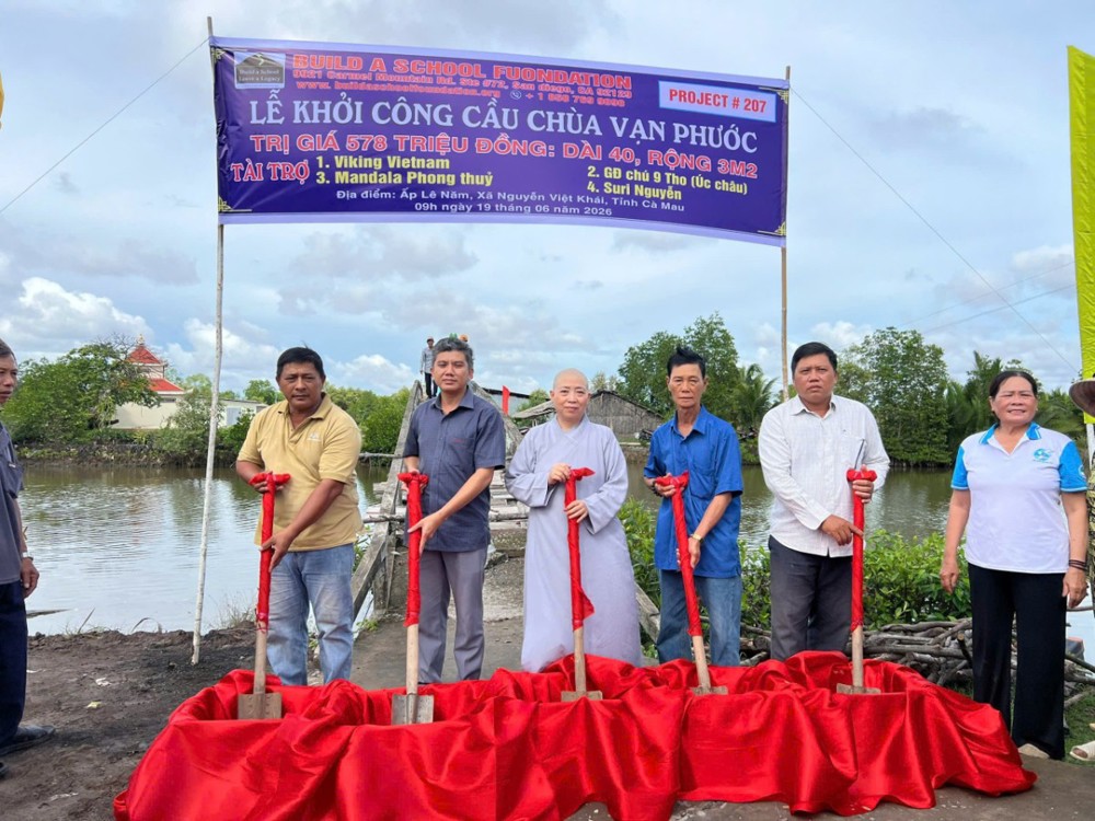 Cà Mau: Chùa Vạn Phước khởi công hai cây cầu nông thôn và hỗ trợ bệnh nhân nghèo