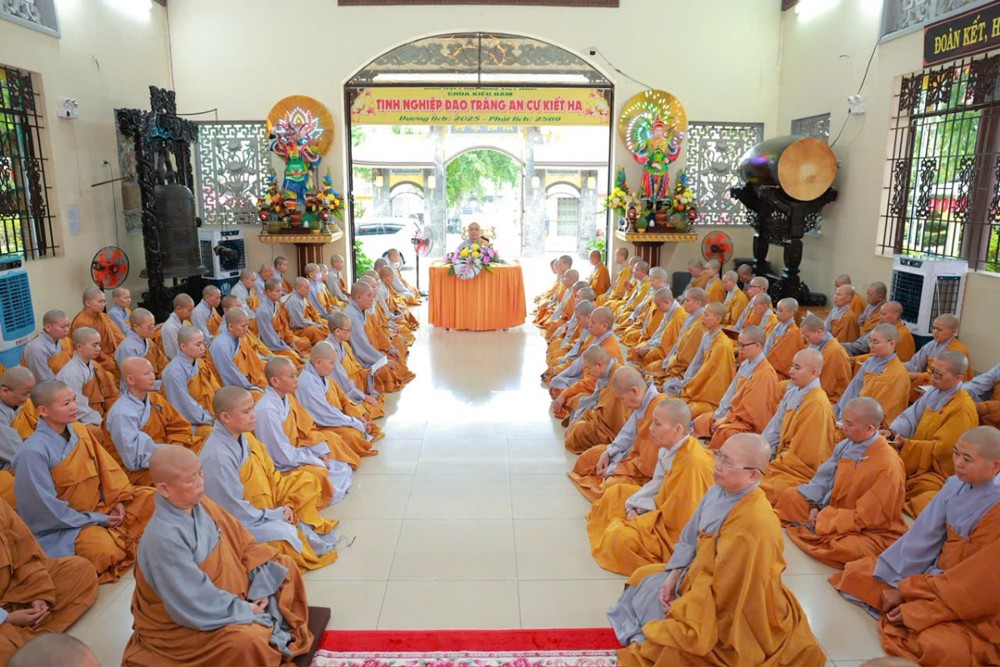 TP.HCM: Trường hạ chùa Kiều Đàm trang nghiêm cử hành lễ Bố-tát định kỳ