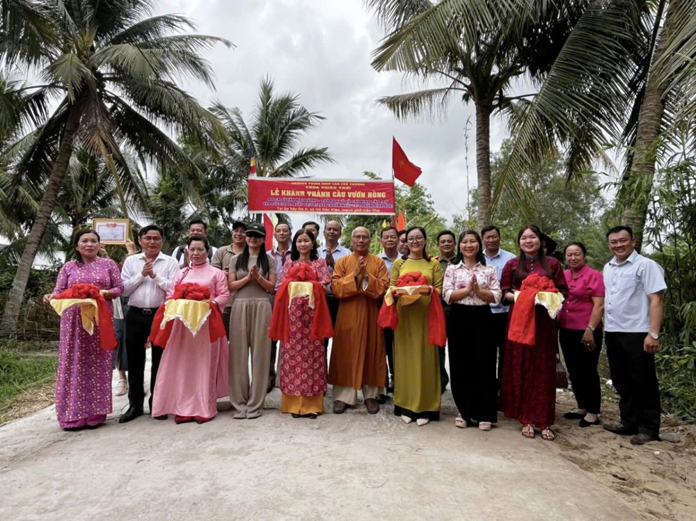 Cần Thơ: Chùa Thiên Thới tiếp tục khánh thành 2 cầu bê tông nông thôn