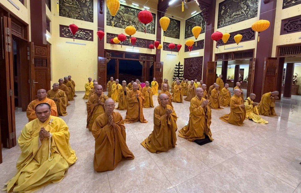 TP.HCM: Chư Tôn đức Tăng Phật giáo quận Tân Phú cũ tác pháp tụng giới đầu tiên trong mùa An cư kiết hạ PL.2570
