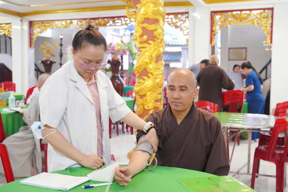 TP.HCM: Đoàn Từ thiện Hưng Phước tổ chức khám bệnh cho Trường hạ chùa Hưng Phước 