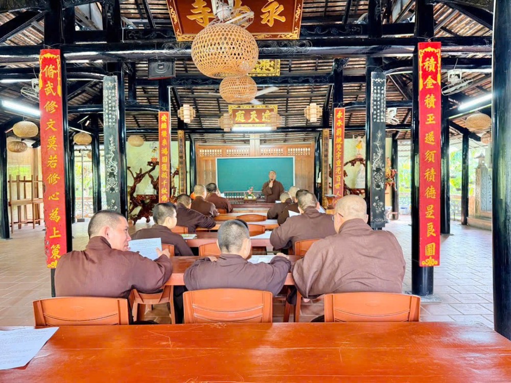 Vĩnh Long: Đại đức Thích Vạn Bình chia sẻ giá trị Luật học Phật giáo đến Chư hành giả Hạ trường Chùa Vĩnh An
