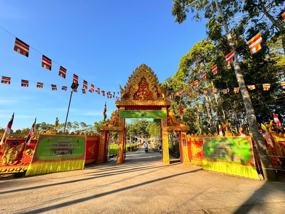 An Giang: Cắt băng khánh thành giảng đường chùa Somroông (Cây Trôm)