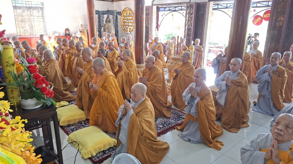 Tây Ninh: Chư Tôn đức Ni trang nghiêm cử hành lễ Bố-tát tại trường hạ chùa Pháp Huệ