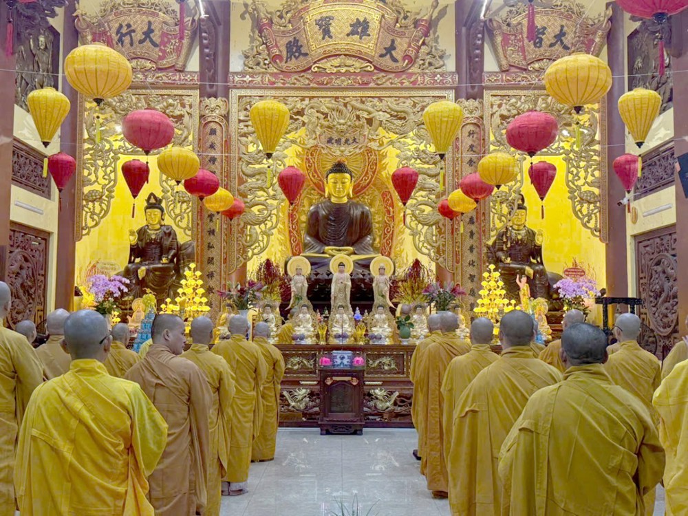 TP. HCM: Chư Tăng Phật giáo liên phường thuộc quận Tâm Phú cũ Bố-tát tụng giới trong mùa An cư PL.2570