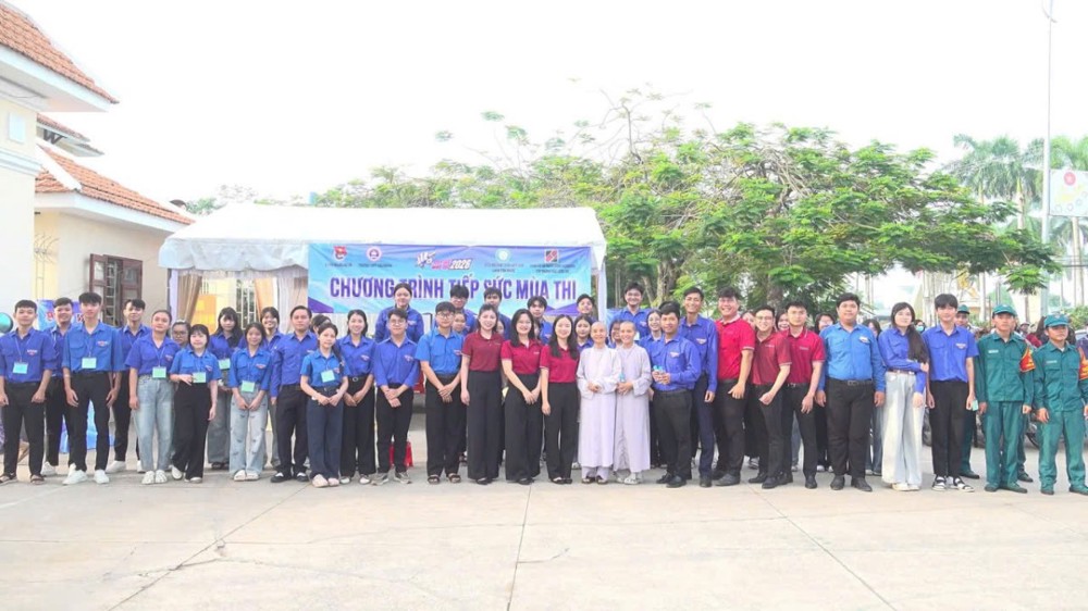 Tây Ninh: Chùa Tân Phước đồng hành “Tiếp sức mùa thi” lớp 10 tại điểm thi THPT Hậu Nghĩa