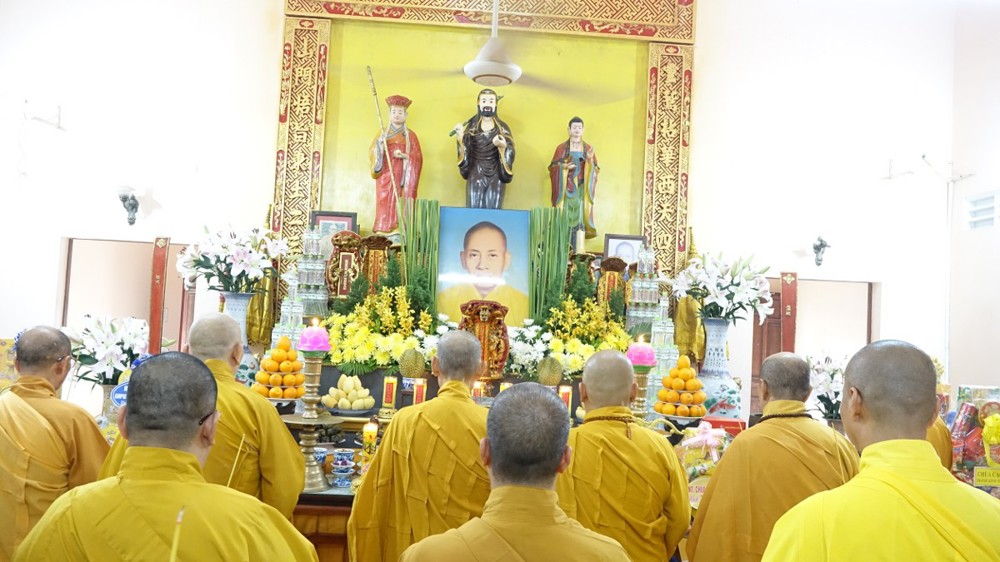 Đồng Tháp: Trang nghiêm Tưởng niệm húy nhật Hòa thượng Thích Bửu Đạt tại chùa Linh Sơn