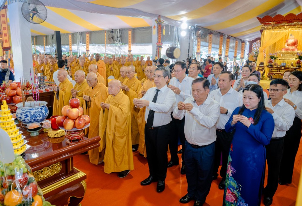 TP.HCM: Đại lễ tưởng niệm anh linh anh hùng liệt sĩ tại Công viên Lê Thị Riêng