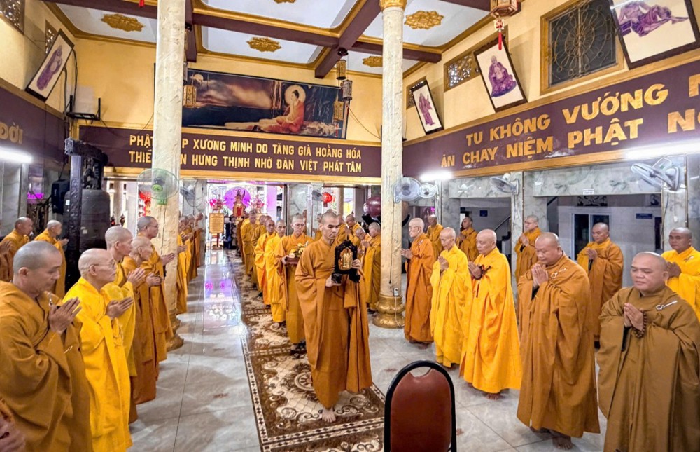 TP.HCM: Trường hạ chùa Quảng Đức trang nghiêm cử hành lễ Bố-tát và thính giới mùa An cư kiết hạ PL.2570
