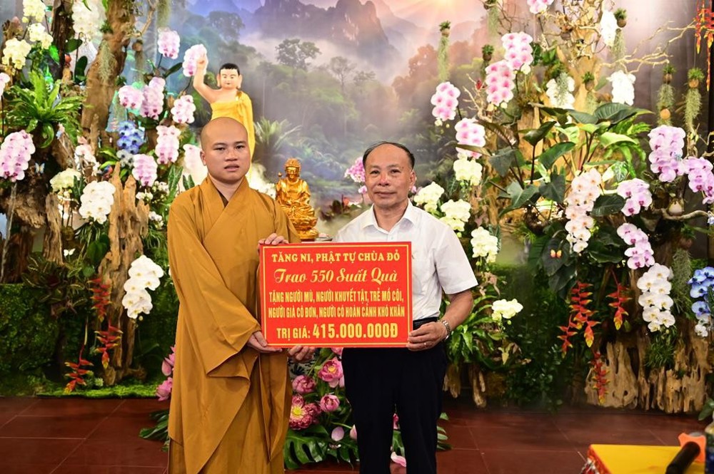 Hải Phòng: Trang nghiêm lễ Mộc dục và trao 415 triệu đồng nhân đại lễ Phật đản PL.2570 tại chùa Đỏ