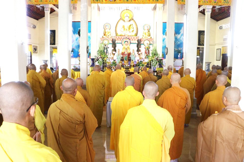 Vĩnh Long: Chư Tăng Ni sáu hạ trường khu vực III (Bến Tre) đồng loạt trang nghiêm tác pháp Bố-tát kỳ đầu tiên của mùa An cư Kiết hạ PL.2570.