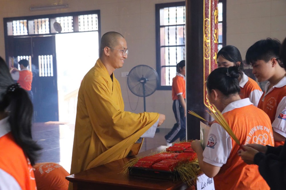Tây Ninh: Hàng trăm sĩ tử trở về chùa Linh Nguyên trước Kỳ thi Tốt nghiệp Trung học phổ thông năm 2026