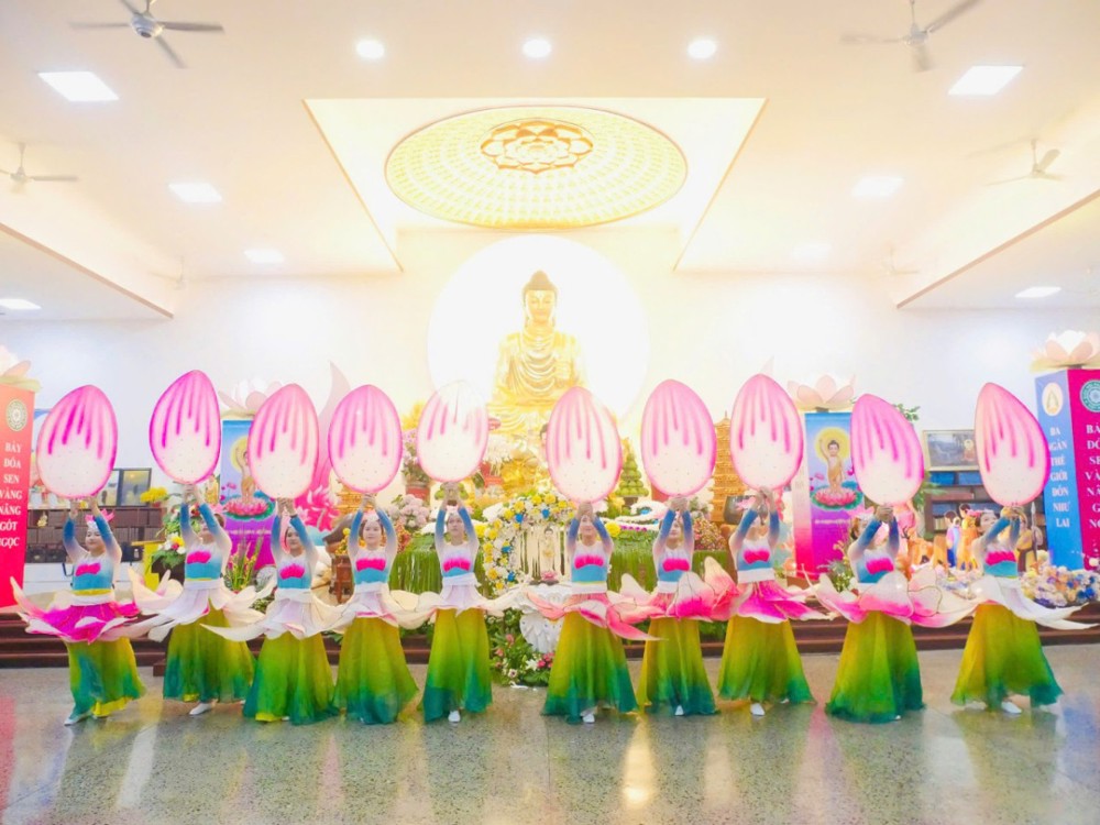 TP.HCM: Đêm văn nghệ kính mừng Phật đản PL.2570 đầy cảm xúc và lắng đọng tại Tu viện Long Hưng