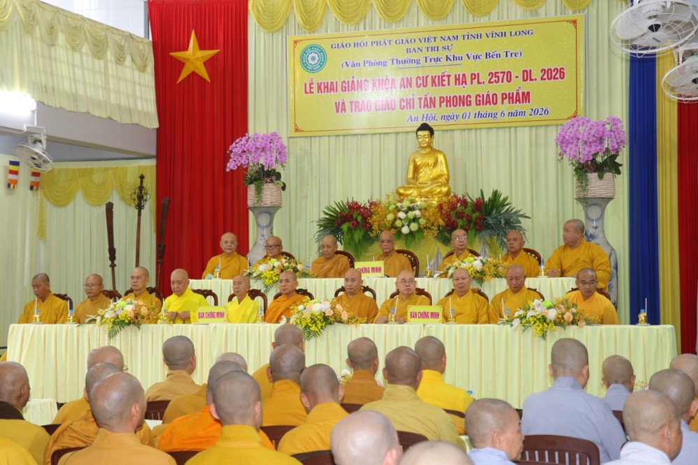 Vĩnh Long: Trang nghiêm khai giảng khóa An cư Kiết hạ Phật lịch 2570 và trao Giáo chỉ tấn phong Giáo phẩm cho chư Tăng Ni khu vực Bến Tre