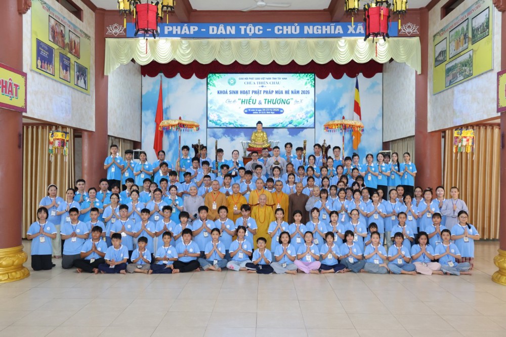 Tây Ninh: Hàng trăm bạn trẻ hân hoan trở về chùa Thiên Châu bước vào ngày đầu tiên của Khóa sinh hoạt Phật pháp mùa Hè 2026: “Hội ngộ và Định tâm”