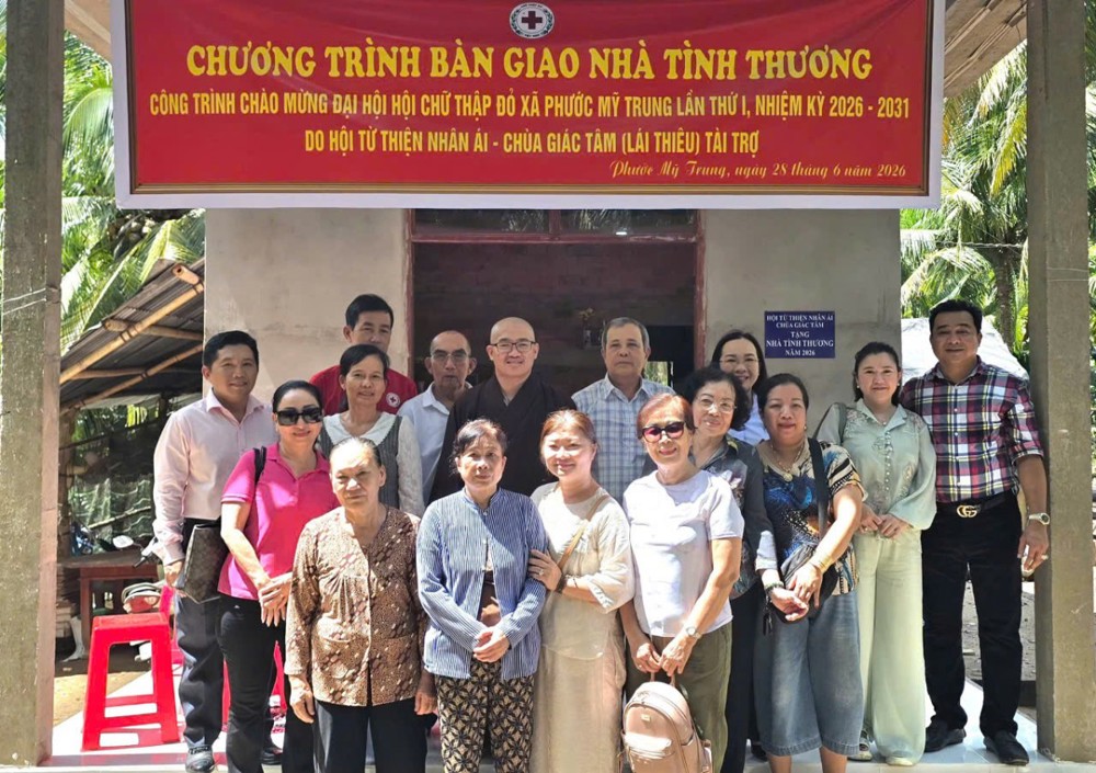 Vĩnh Long: Hội Từ thiện Nhân Ái – Chùa Giác Tâm bàn giao thêm 02 căn nhà tình thương cho các hộ gia đình khó khăn