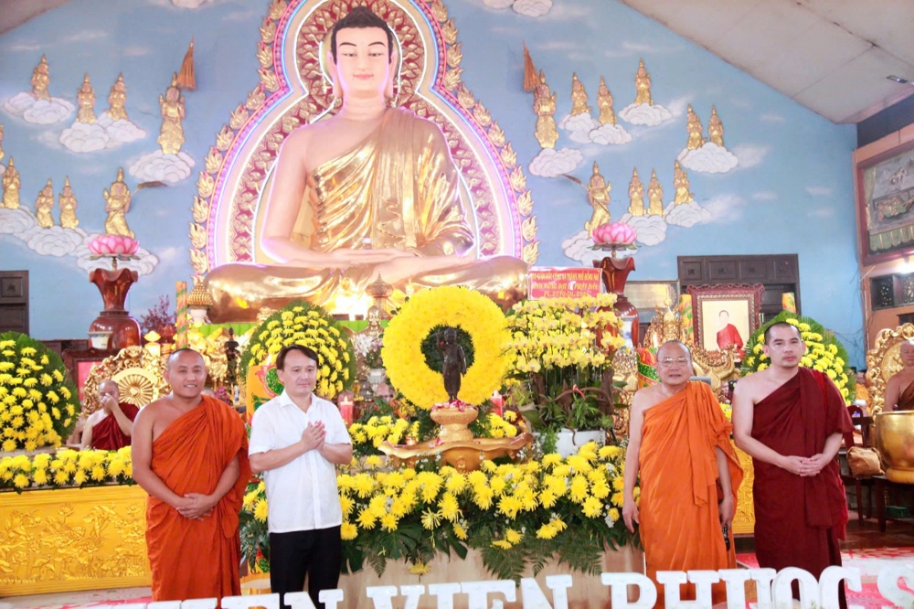 Đồng Nai: Đông đảo Tăng Ni, Phật tử về Thiền viện Phước Sơn kính mừng Đại lễ Phật đản Phật lịch 2570