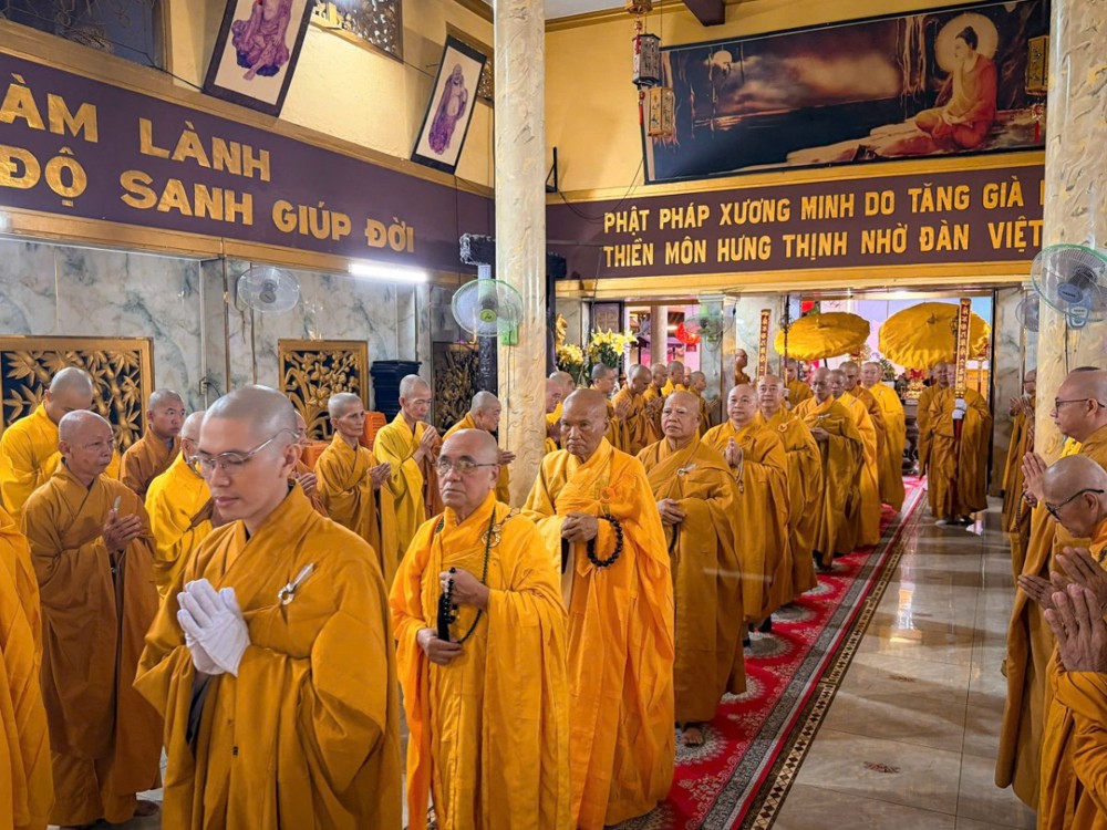 TP.HCM: Phật giáo liên phường Trung Mỹ Tây, An Phú Đông, Tân Thới Hiệp, Thới An, Đông Hưng Thuận tác pháp An cư kiết hạ PL.2570 tại chùa Quảng Đức