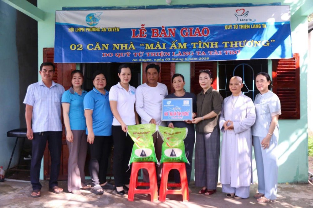 Cà Mau: SC.Thích Nữ Huệ Nghĩa kết nối Quỹ Từ thiện Làng Ta bàn giao 5 căn nhà tình thương cho hộ khó khăn