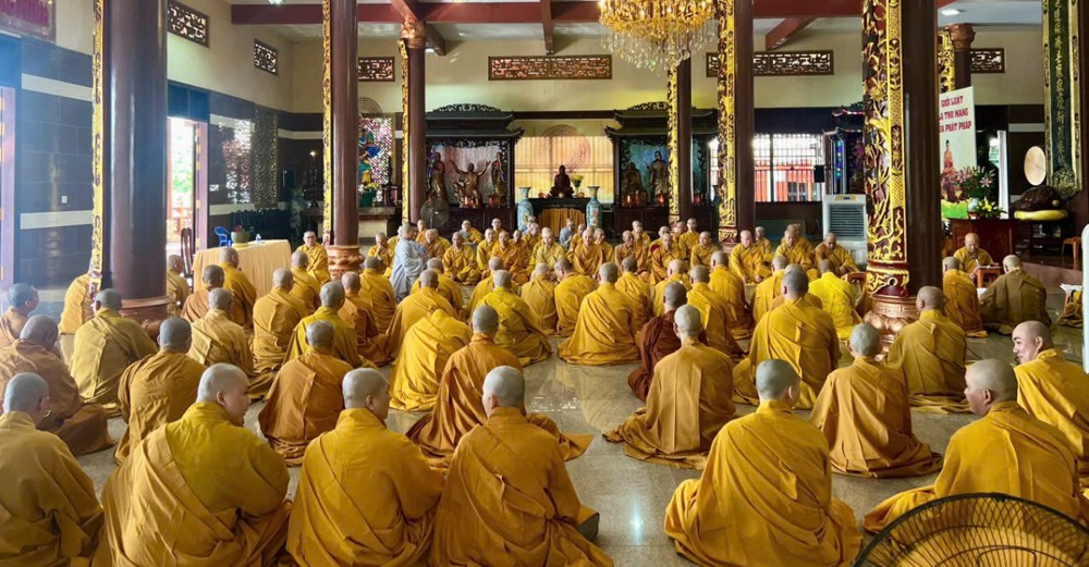 Vĩnh Long: Chư Tăng Ni trang nghiêm Bố-tát, tụng giới trong mùa An cư kiết hạ Phật lịch 2570