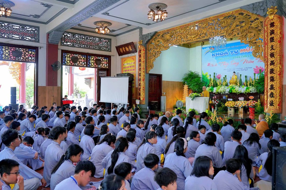 TP.HCM: Thượng toạ Thích Thiện Quý chia sẻ về lòng hiếu thảo và phước báu đến 500 khóa sinh tại Chùa Từ Huệ