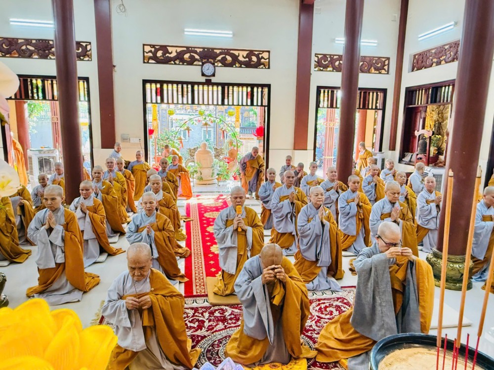 TP.HCM: Trường hạ chùa Từ Giác trang nghiêm tổ chức lễ Bố-tát, tụng giới ngày Trưởng tịnh
