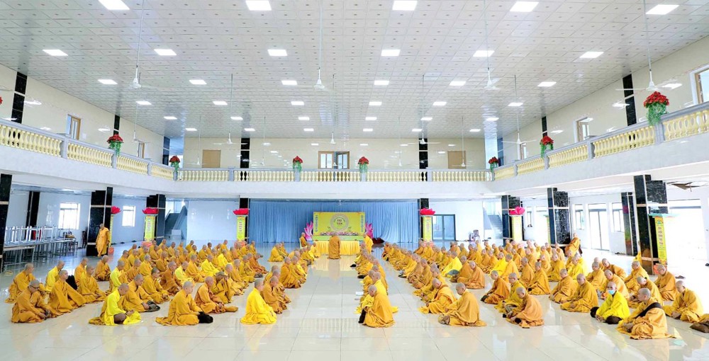 TP.HCM: Chư Tăng Ni (khu vực II) trang nghiêm Bố-tát, tụng giới mùa An cư Kiết hạ 