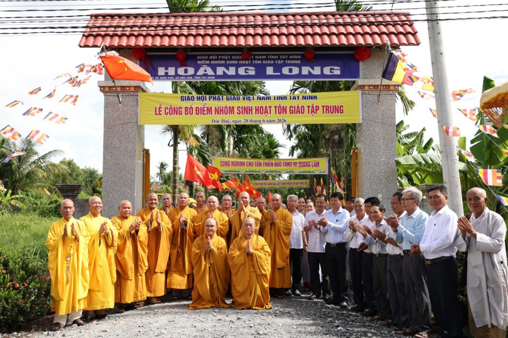 Tây Ninh: Lễ Công bố Điểm nhóm sinh hoạt tôn giáo tập trung Hoàng Long, xã Đức Huệ.