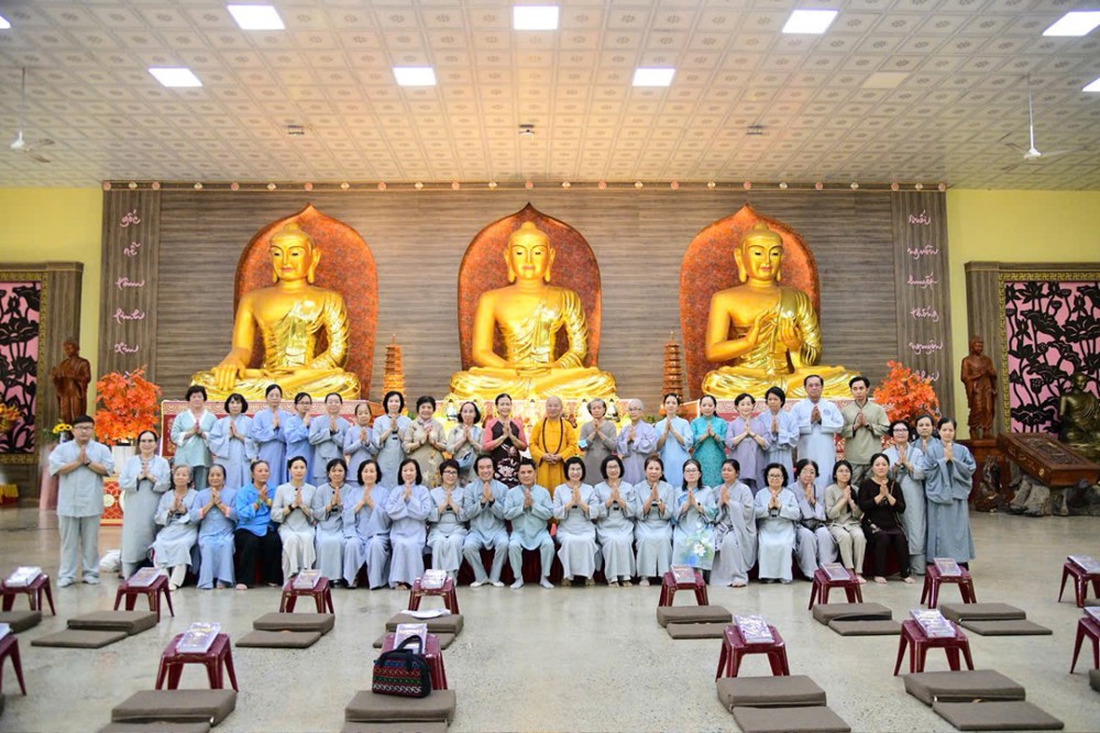 TP.HCM: Đạo tràng Đạo Phật Ngày Nay cúng dường trai tăng và hộ trì an cư tại chùa Giác Ngộ