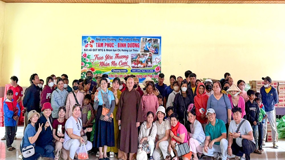 Quảng Ngãi: Chùa Khánh Lâm trao 100 phần quà đến đồng bào dân tộc thiểu số tại địa phương