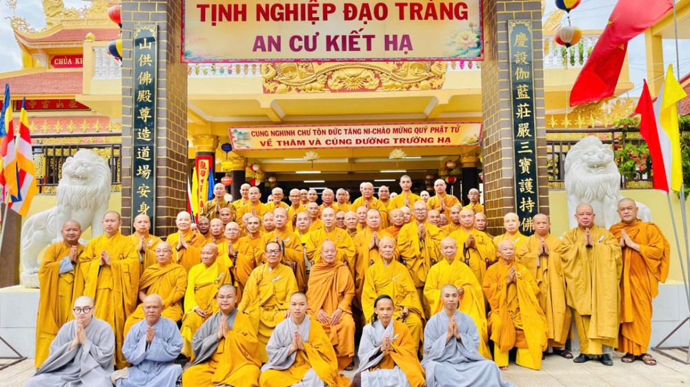 Cần Thơ: Chư tôn đức Tăng Ni khu vực Sóc Trăng cũ tác pháp Đối thú An cư kiết hạ PL.2570