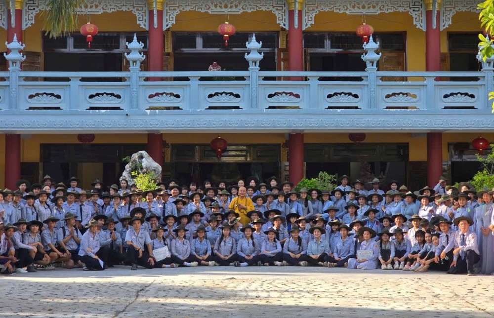 Đắk Lắk: Hơn 200 Huynh trưởng và Đoàn sinh GĐPT phía Đông trang nghiêm thọ Bát quan trai giới tại chùa Xuân Vân