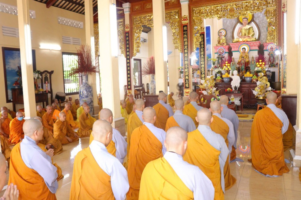 Vĩnh Long: Chư Tăng Ni sáu hạ trường khu vực III (khu vực Bến Tre) trang nghiêm cử hành lễ Bố-tát kỳ II mùa An cư Kiết hạ PL.2570